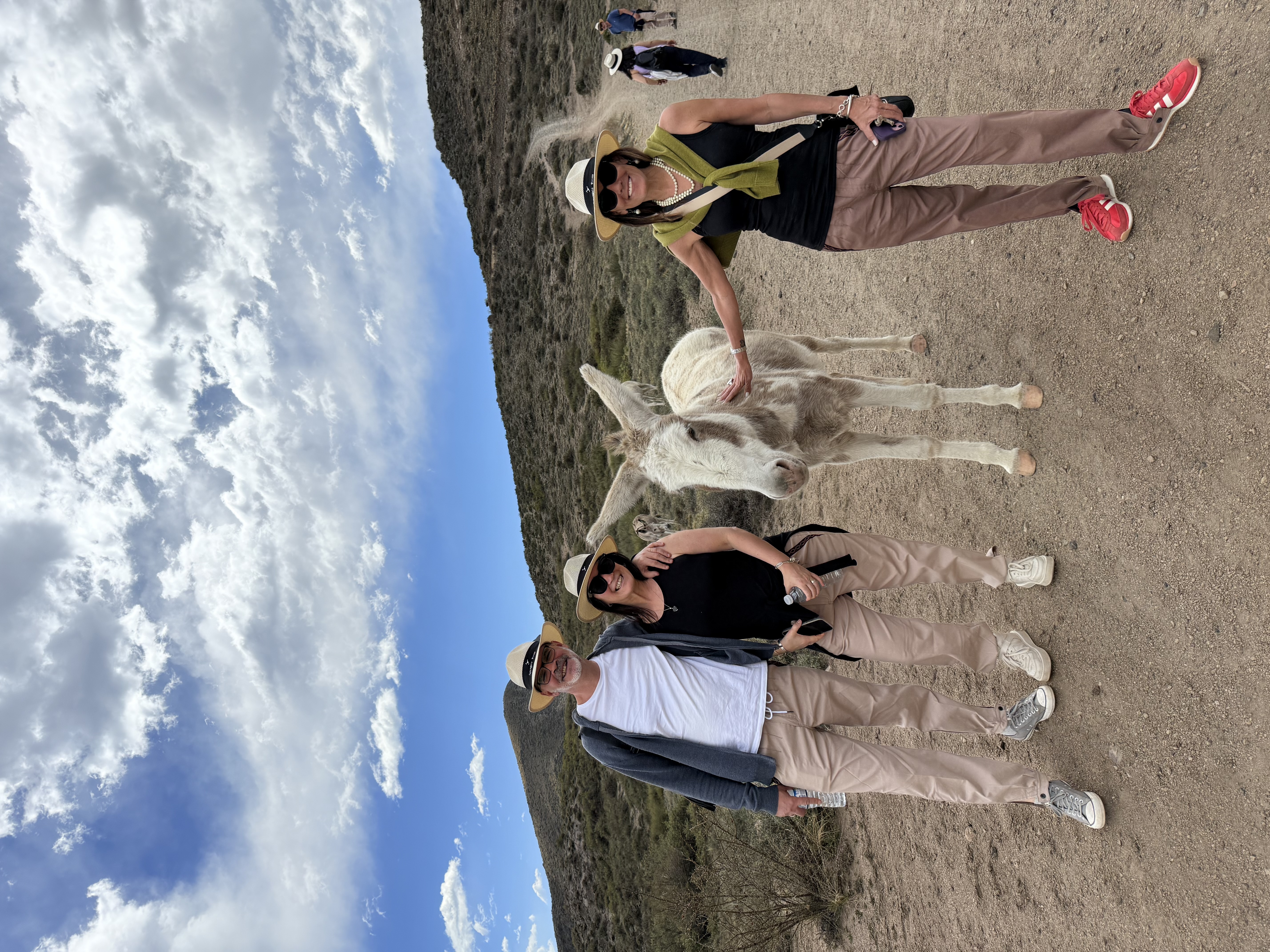 Amigos en sendero Cerro San Pedro